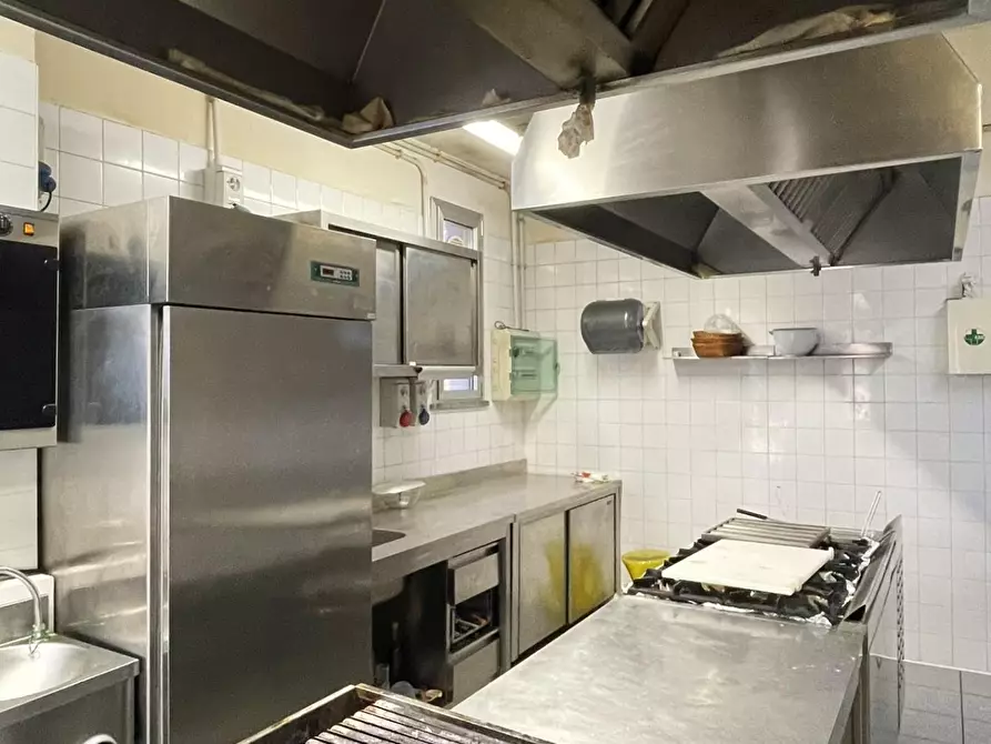 Immagine 22 di Locale commerciale in affitto  a Fucecchio