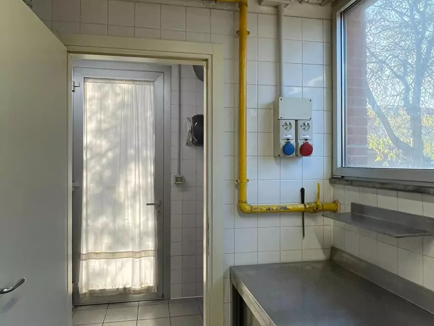 Immagine 24 di Locale commerciale in affitto  a Fucecchio