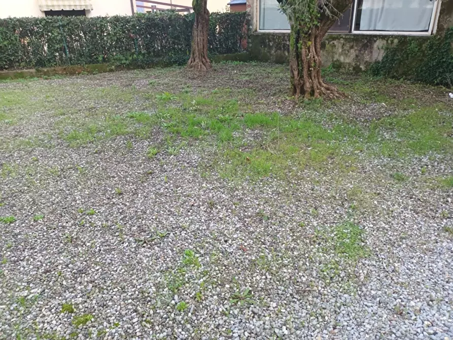 Immagine 29 di Ufficio in vendita  a Lucca