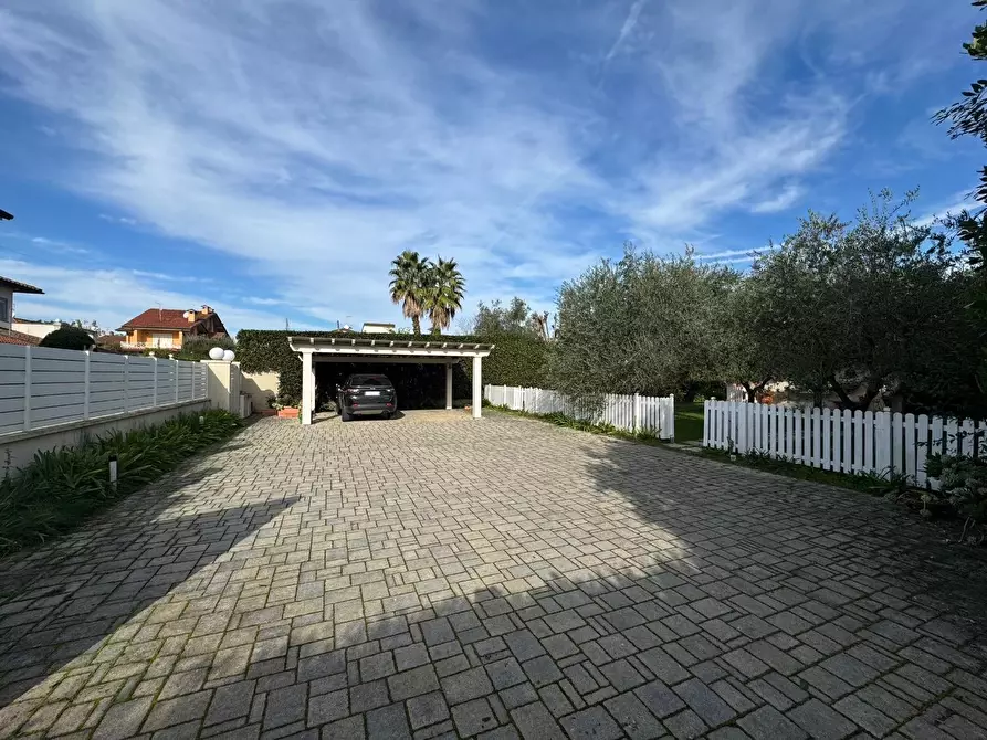 Immagine 50 di Villa in affitto  a Forte Dei Marmi