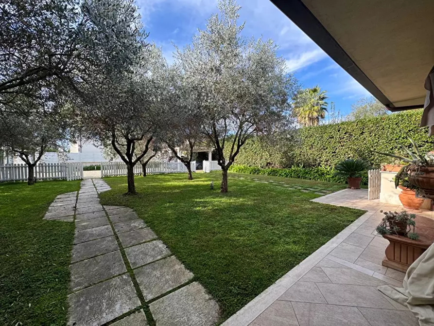 Immagine 49 di Villa in affitto  a Forte Dei Marmi