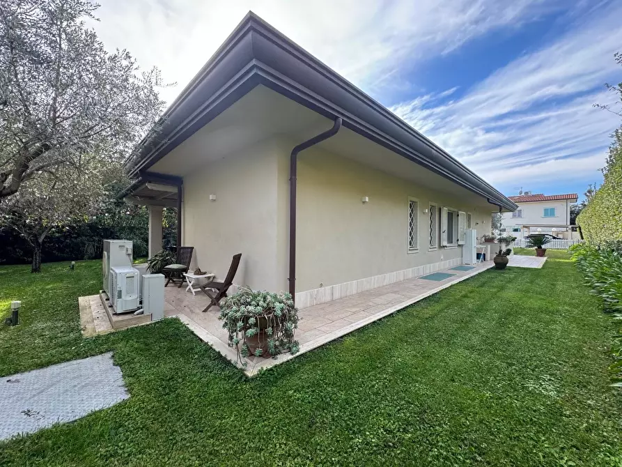 Immagine 39 di Villa in affitto  a Forte Dei Marmi