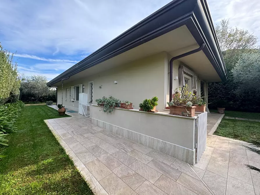 Immagine 36 di Villa in affitto  a Forte Dei Marmi