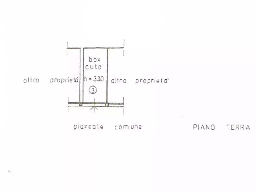 Immagine 1 di Garage in vendita  a Siena