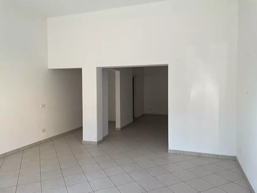 Immagine 2 di Locale commerciale in affitto  a San Miniato