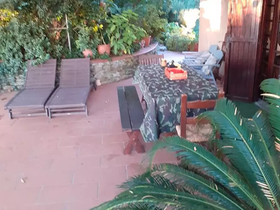 Immagine 19 di Villa in vendita  a Massa