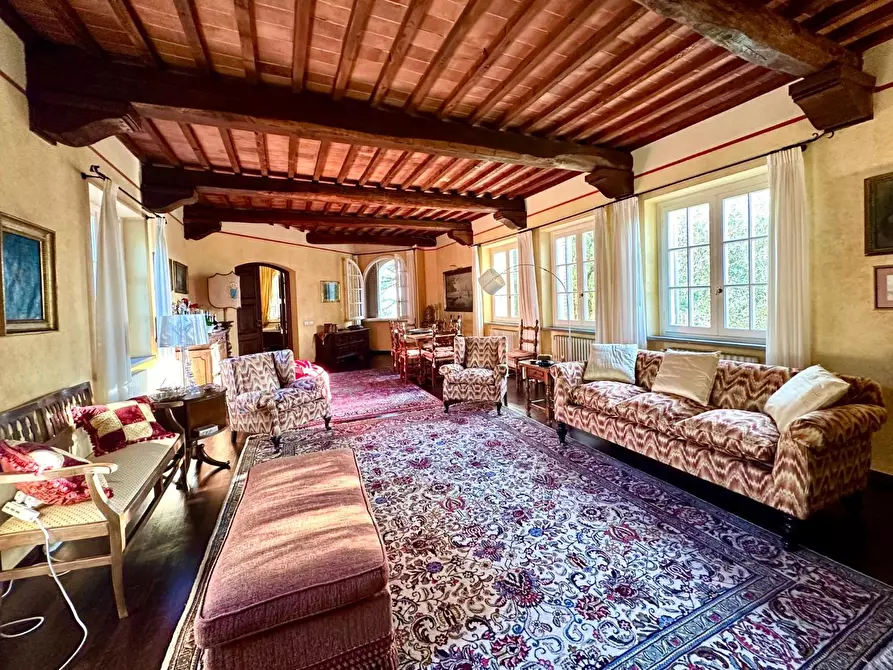 Immagine 10 di Villa in vendita  a Lucca