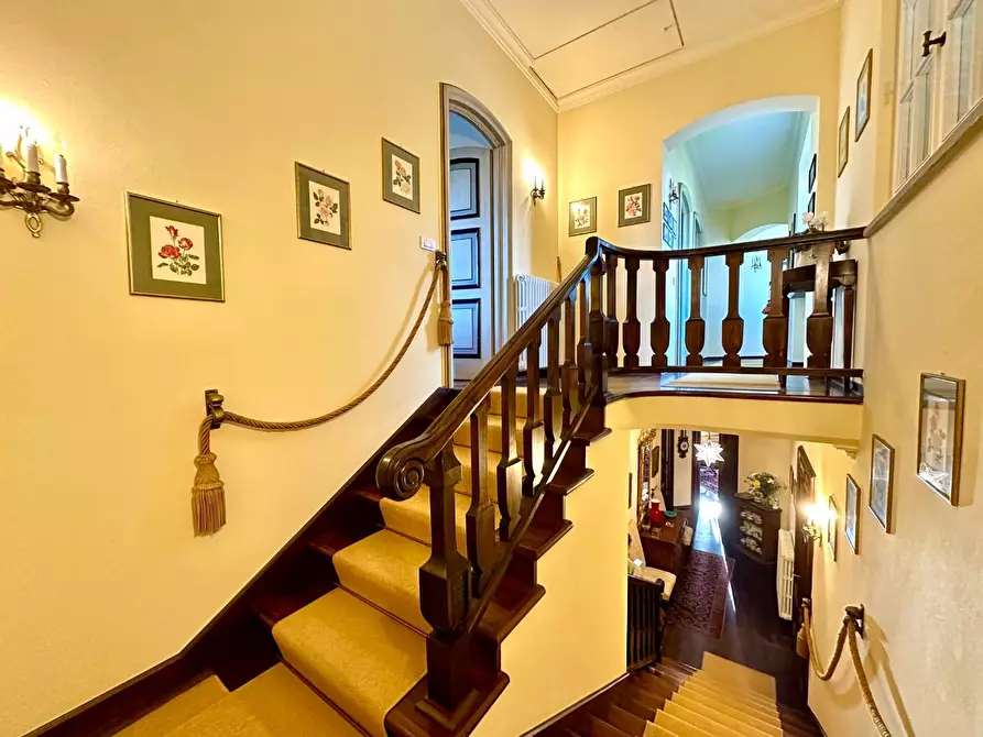 Immagine 20 di Villa in vendita  a Lucca