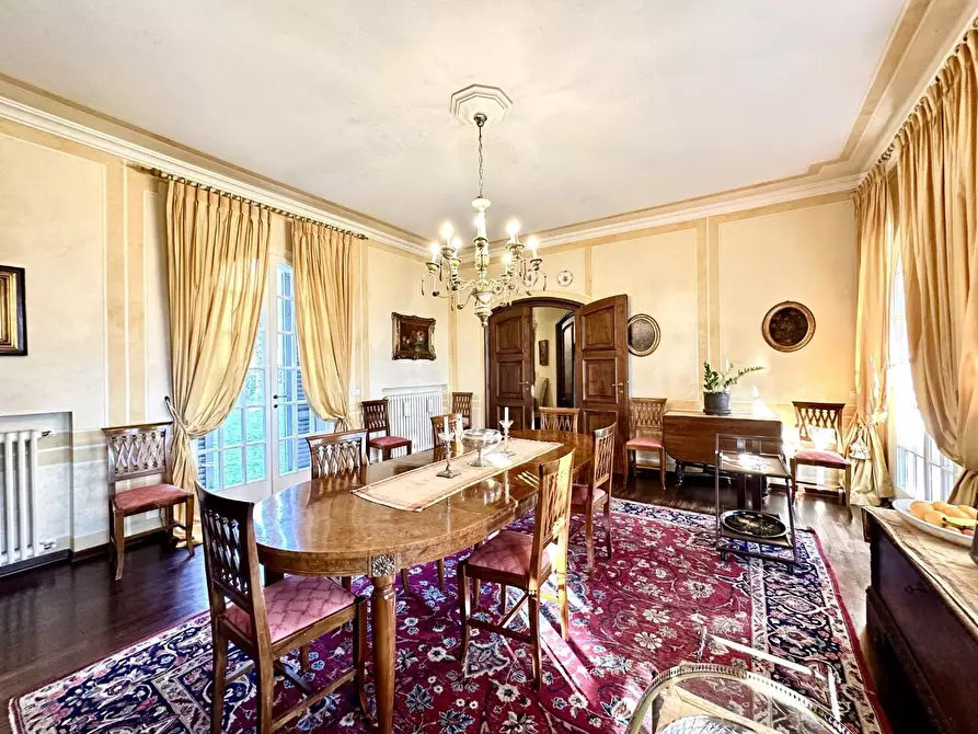 Immagine 12 di Villa in vendita  a Lucca
