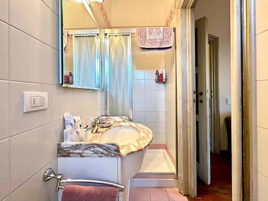 Immagine 37 di Villa in vendita  a Lucca