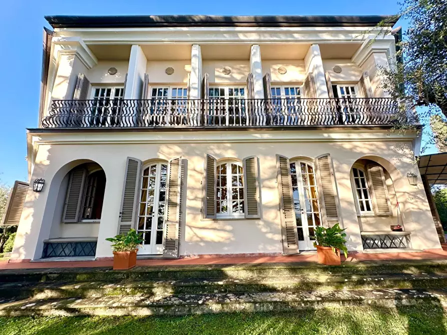 Immagine 41 di Villa in vendita  a Lucca