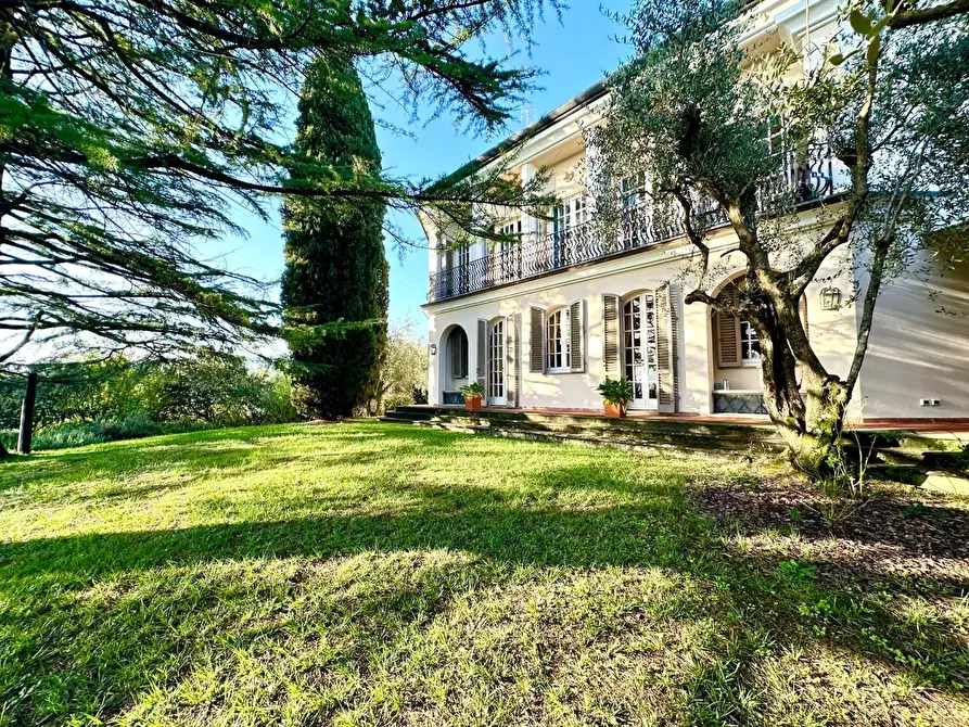 Immagine 40 di Villa in vendita  a Lucca