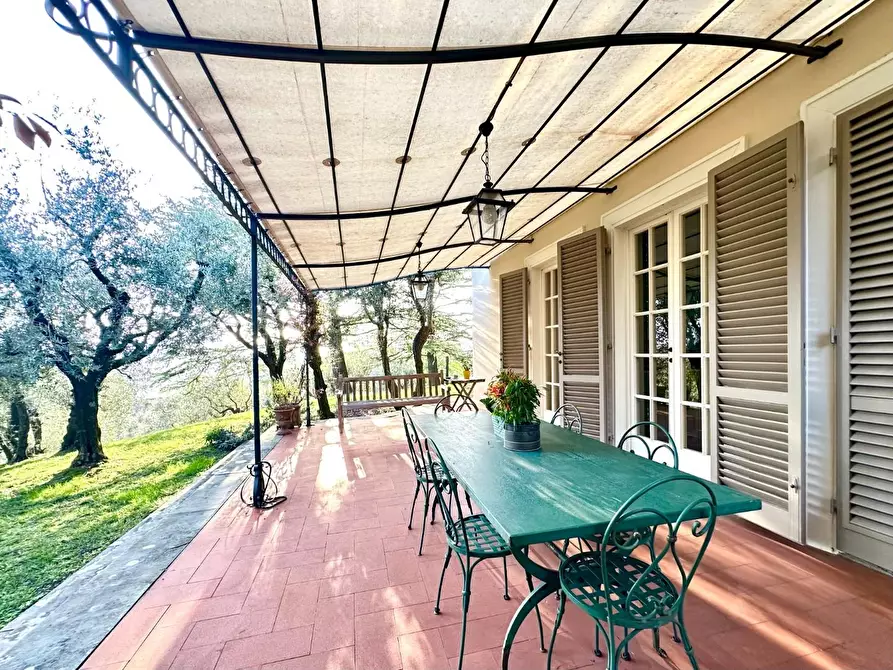 Immagine 18 di Villa in vendita  a Lucca