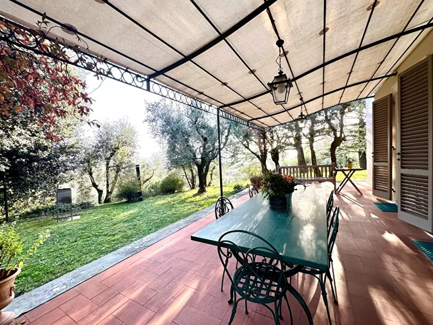 Immagine 17 di Villa in vendita  a Lucca