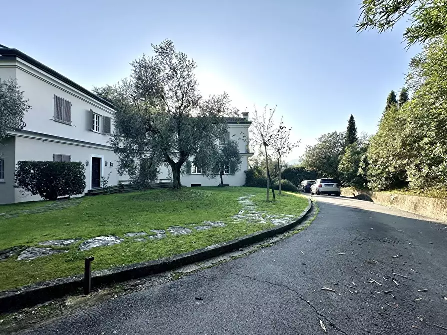 Immagine 39 di Villa in vendita  a Lucca