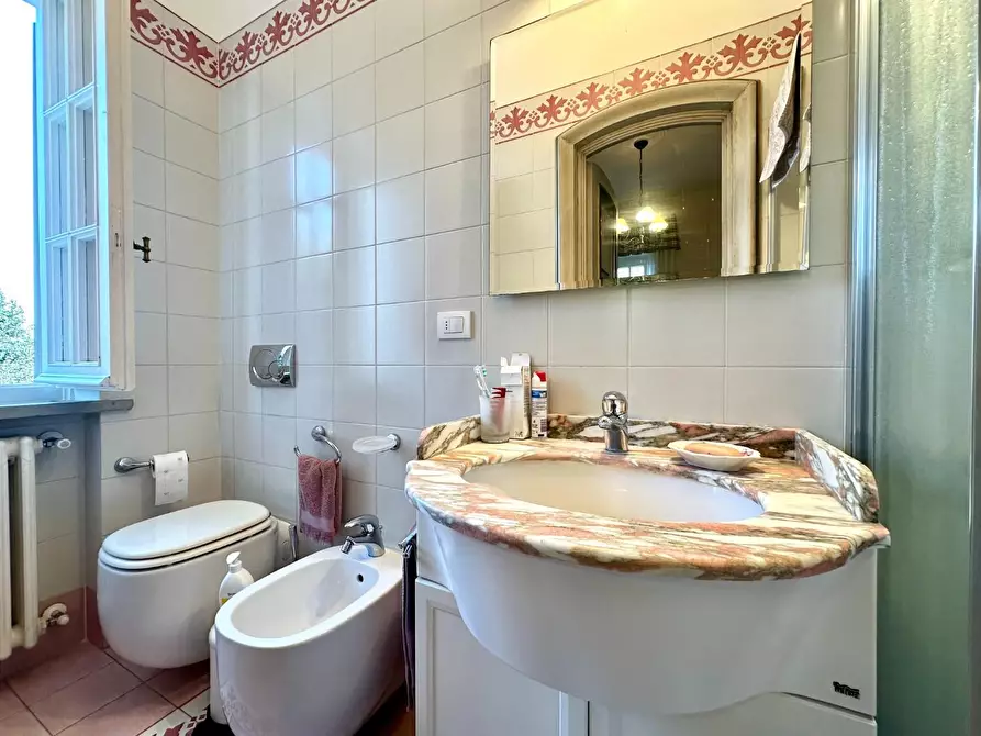 Immagine 36 di Villa in vendita  a Lucca