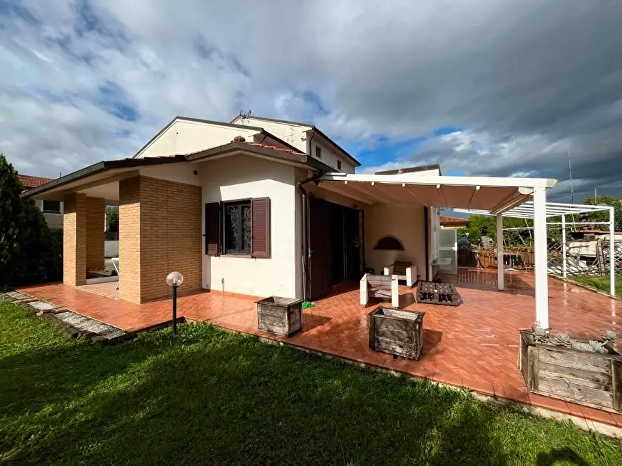 Immagine 1 di Casa bifamiliare in vendita  a Cascina