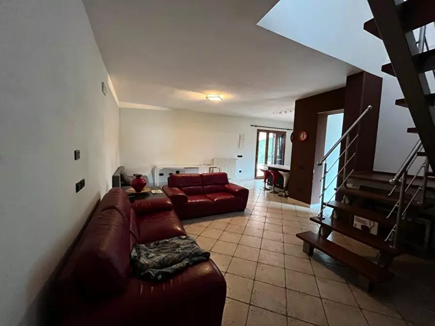 Immagine 11 di Casa bifamiliare in vendita  a Cascina