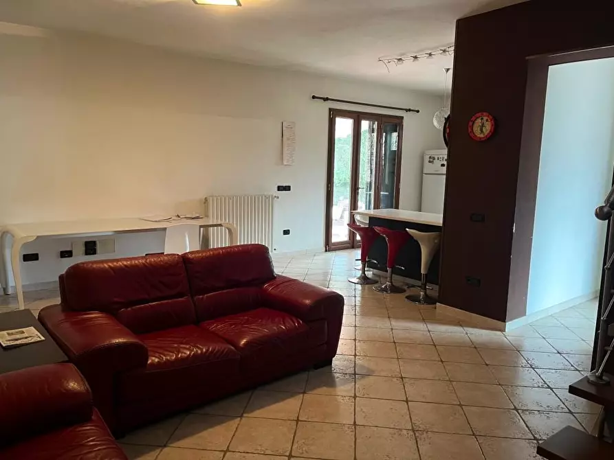 Immagine 10 di Casa bifamiliare in vendita  a Cascina