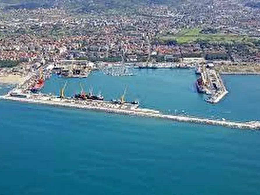 Immagine 26 di Villa in vendita  a Carrara