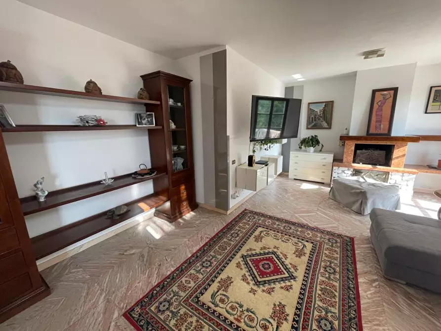 Immagine 10 di Villa in vendita  a Carrara