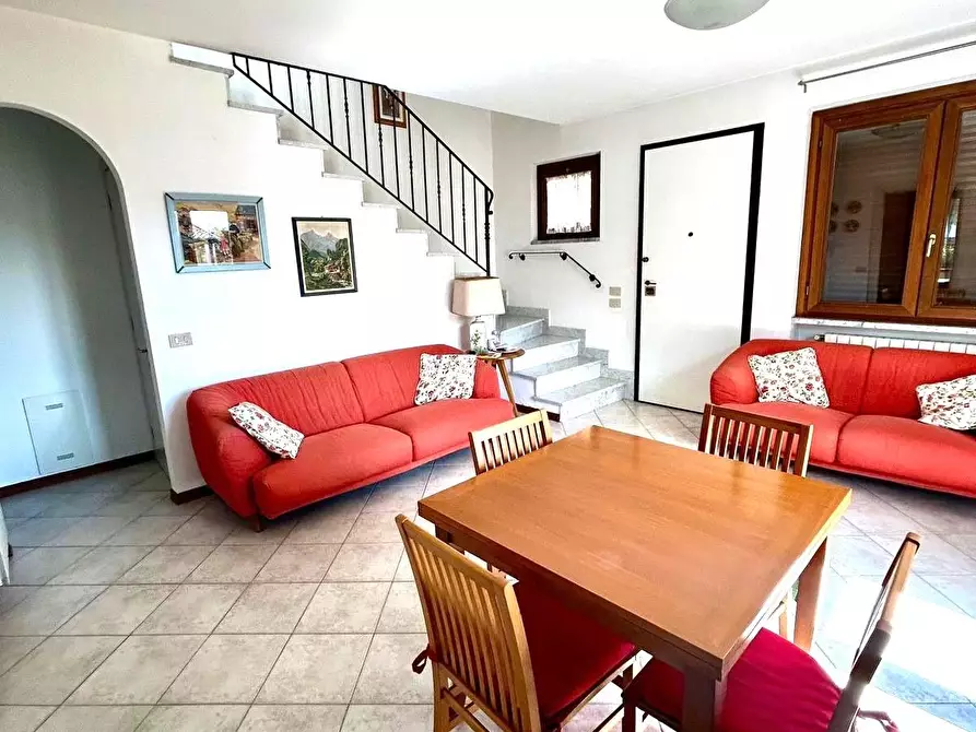 Immagine 2 di Casa bifamiliare in vendita  a Montignoso