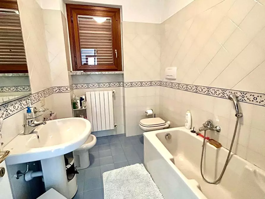 Immagine 12 di Casa bifamiliare in vendita  a Montignoso