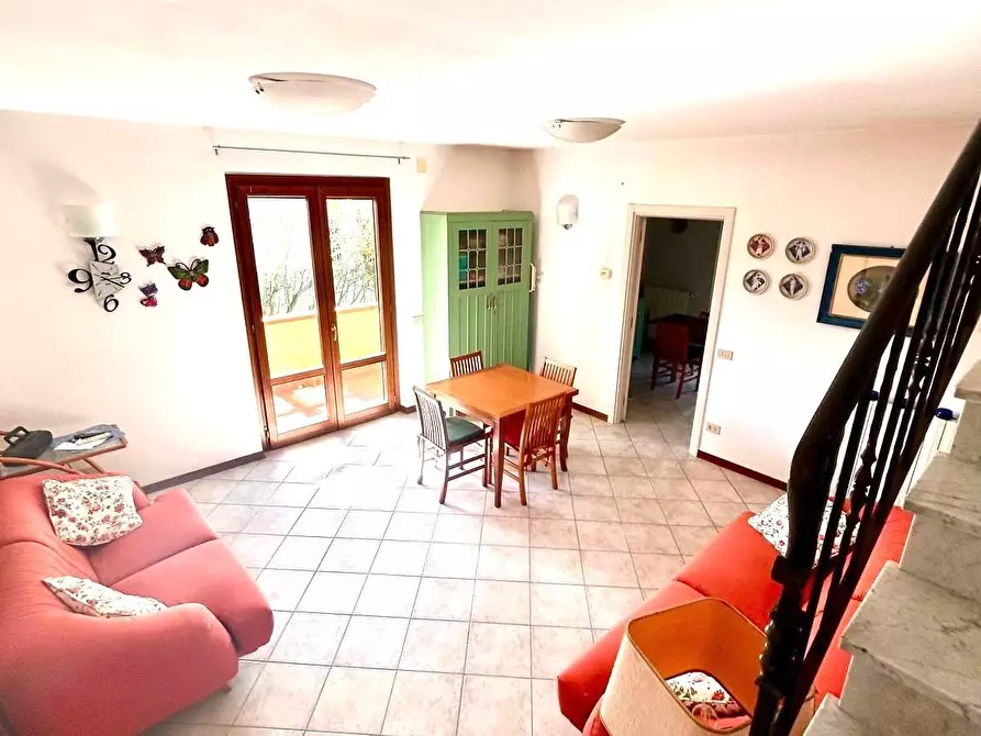 Immagine 5 di Casa bifamiliare in vendita  a Montignoso