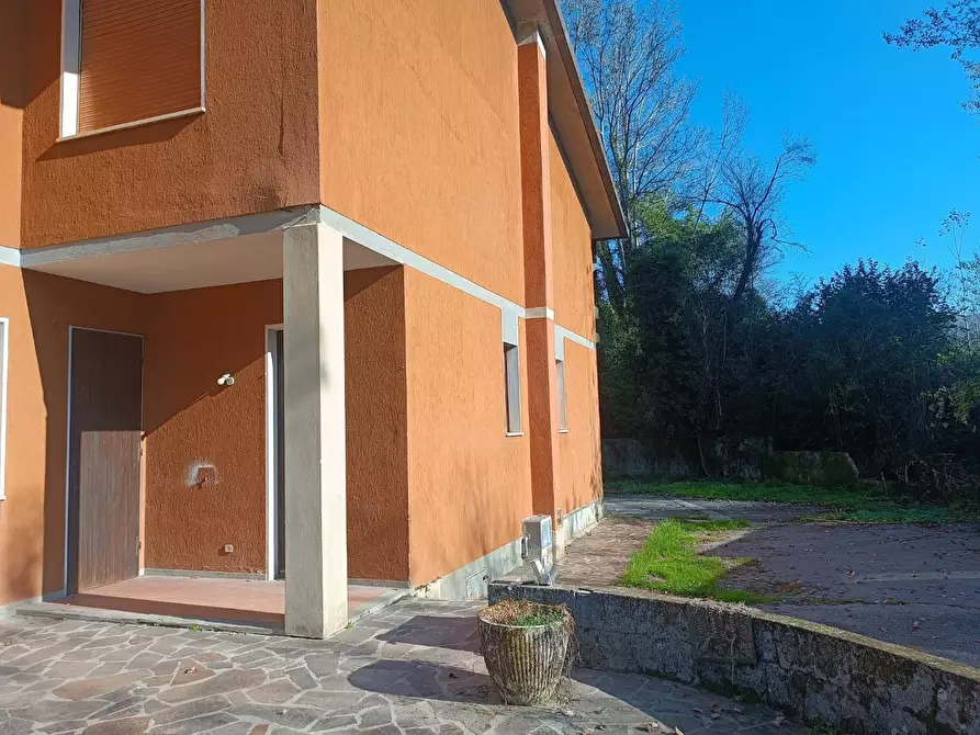 Immagine 23 di Villa in vendita  a Castelnuovo Di Garfagnana