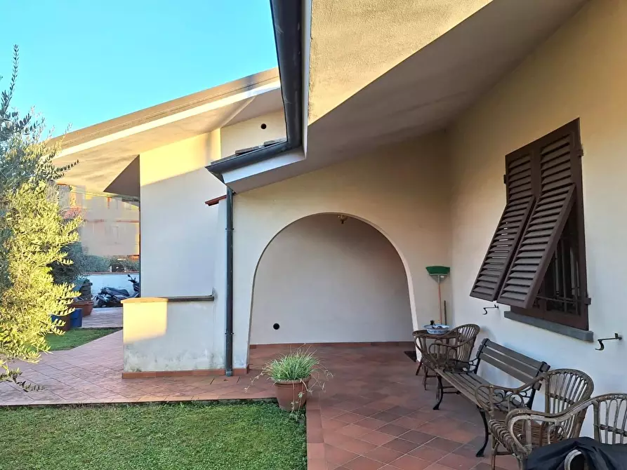Immagine 3 di Villa in vendita  a Porcari