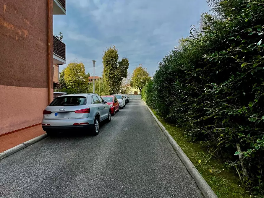 Immagine 6 di Garage in affitto  a Massa