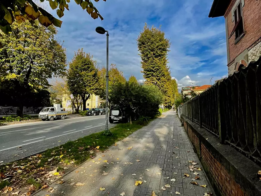 Immagine 2 di Garage in affitto  a Massa