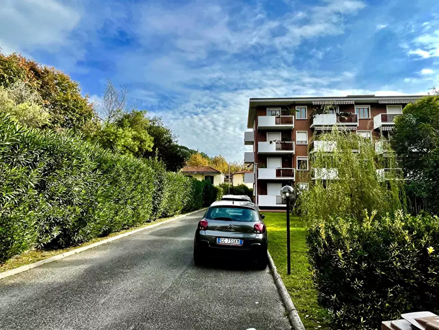 Immagine 8 di Garage in affitto  a Massa