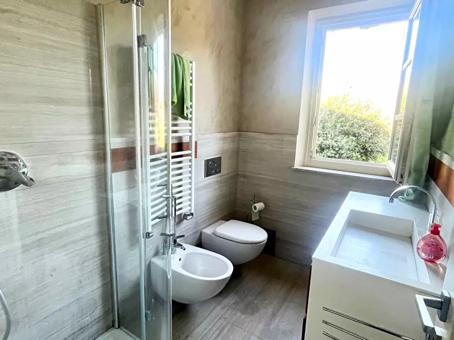 Immagine 10 di Appartamento in vendita  a Massa