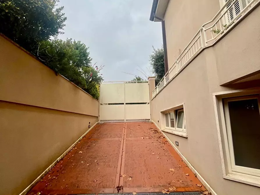 Immagine 13 di Appartamento in vendita  a Massa