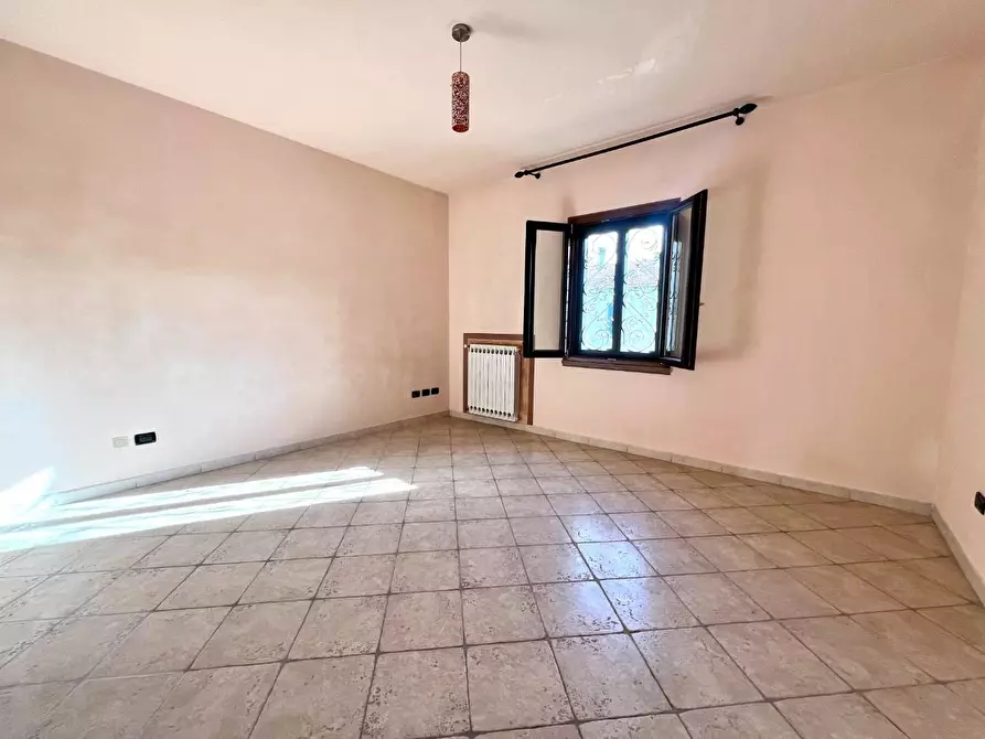 Immagine 21 di Villetta a schiera in vendita  a Cascina