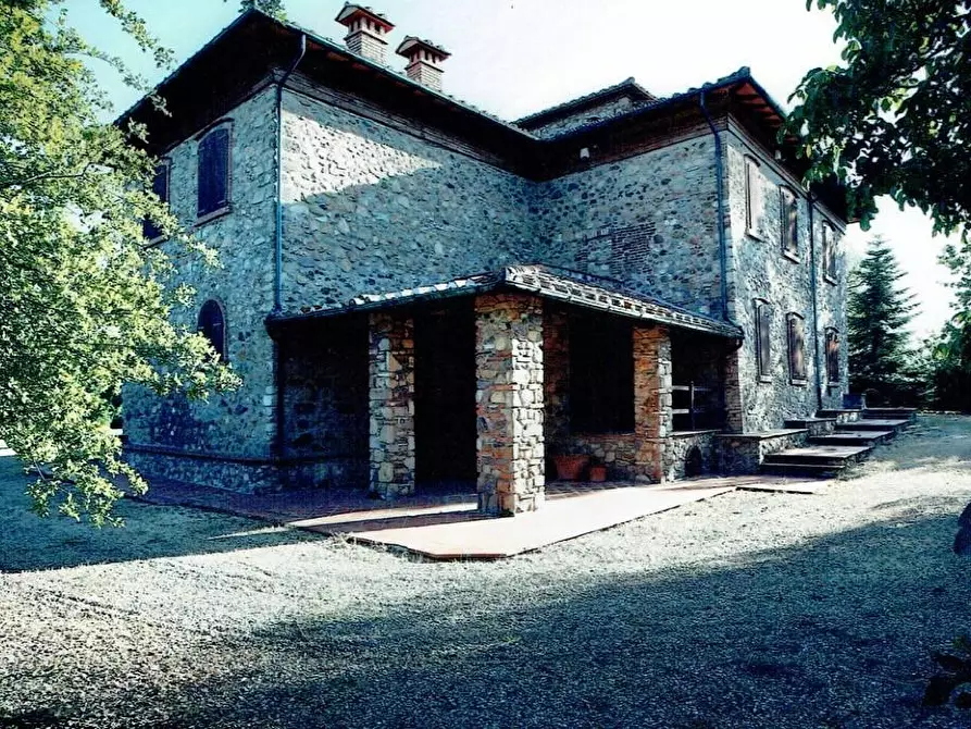 Immagine 3 di Casa colonica in vendita  a Monticiano