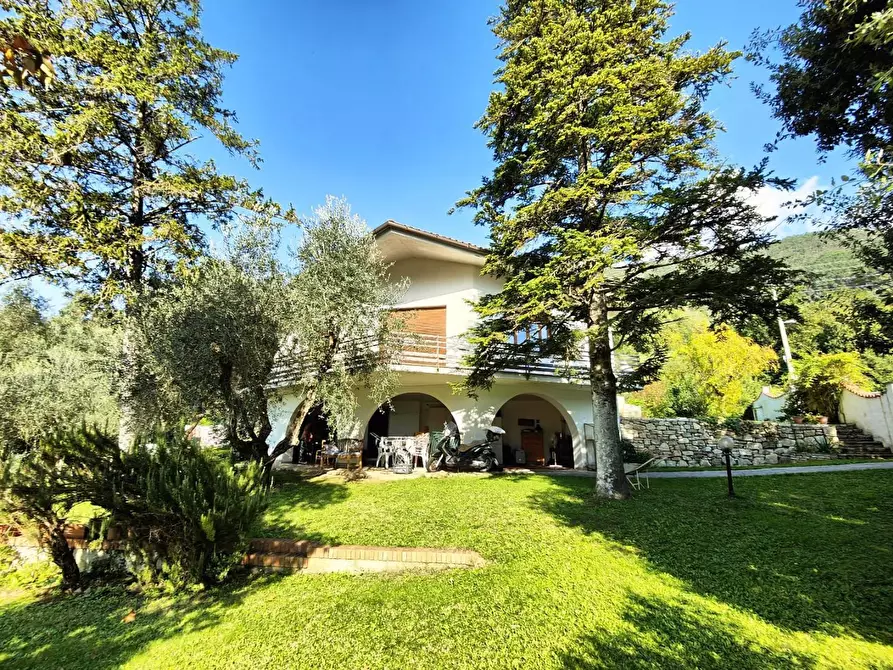 Immagine 1 di Villa in vendita  a San Giuliano Terme