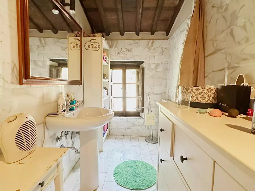 Immagine 31 di Casa colonica in vendita  a Montecarlo