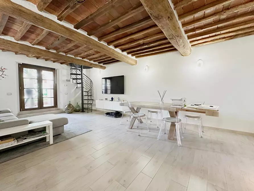 Immagine 32 di Casa colonica in vendita  a Montecarlo