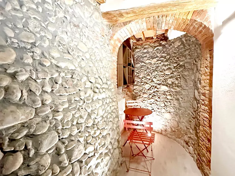 Immagine 42 di Casa colonica in vendita  a Montecarlo