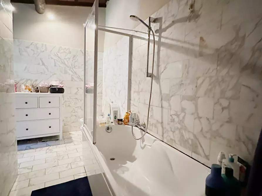 Immagine 30 di Casa colonica in vendita  a Montecarlo