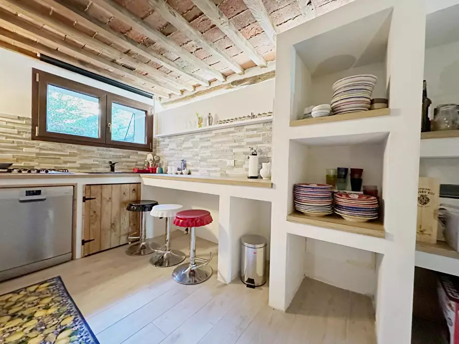 Immagine 39 di Casa colonica in vendita  a Montecarlo