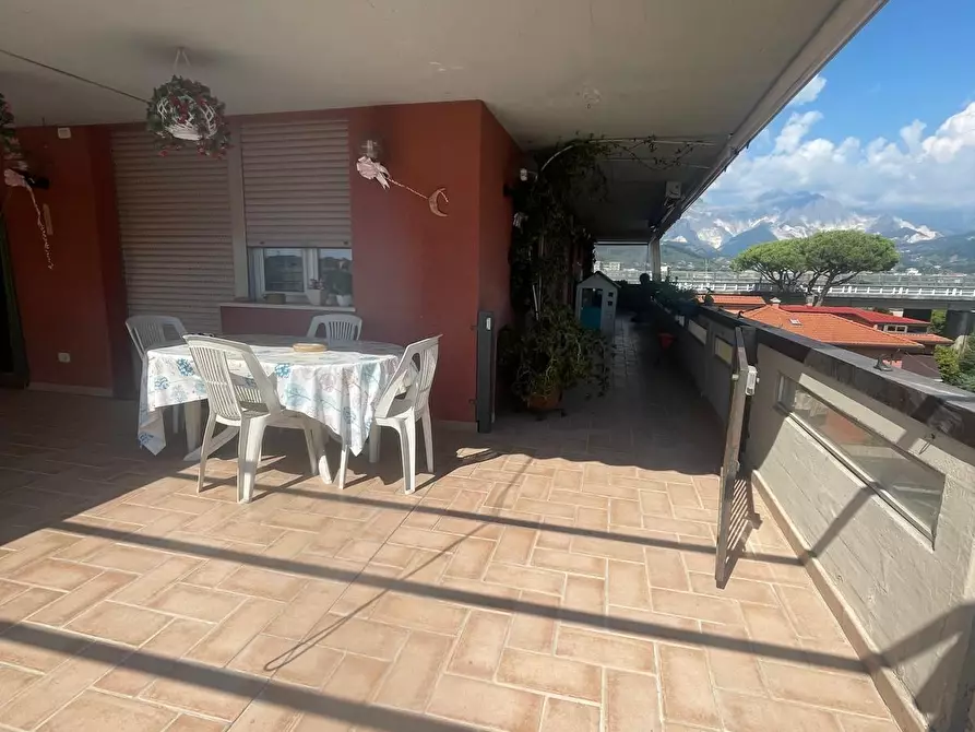 Immagine 3 di Mansarda in vendita  a Carrara