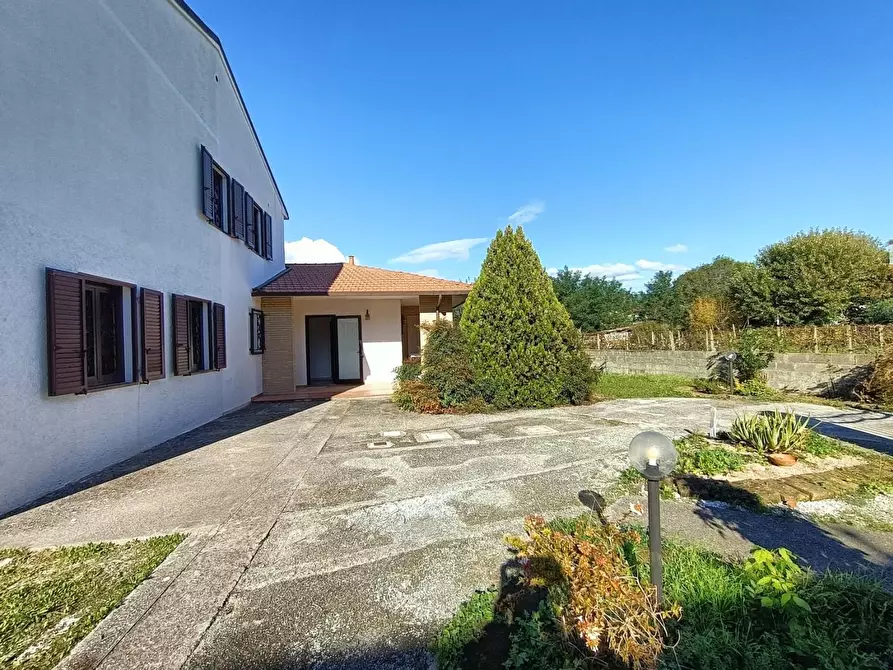 Immagine 35 di Casa bifamiliare in vendita  a Cascina