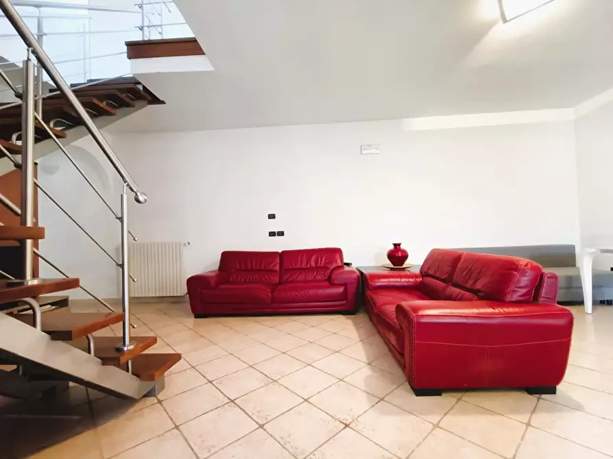 Immagine 9 di Casa bifamiliare in vendita  a Cascina