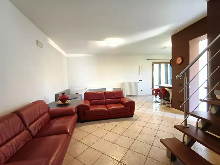 Immagine 5 di Casa bifamiliare in vendita  a Cascina