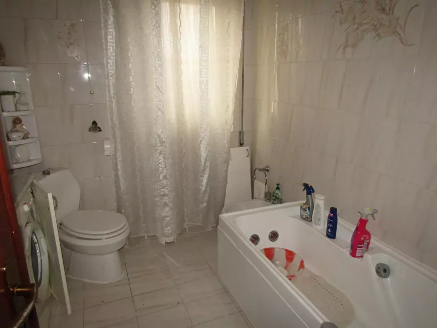 Immagine 7 di Appartamento in vendita  a Carrara