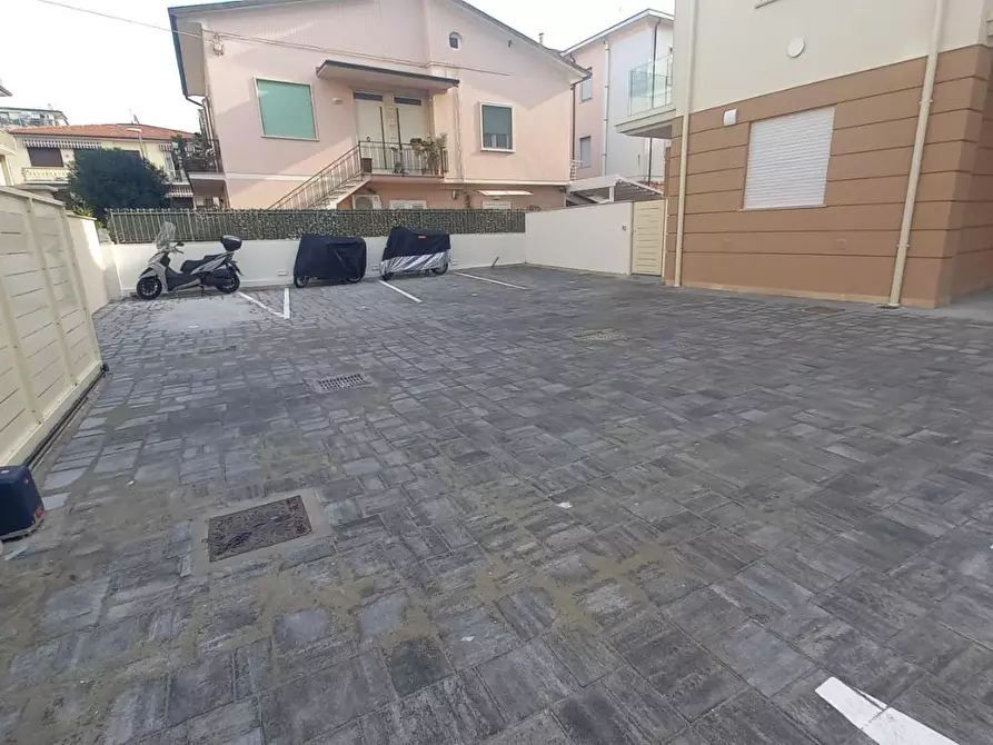 Immagine 60 di Appartamento in vendita  a Camaiore