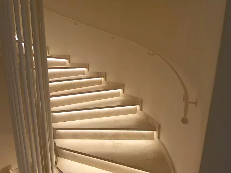 Immagine 49 di Appartamento in vendita  a Camaiore